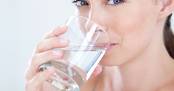 336449_woman-drinking-a-glass-of-water.jpg